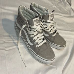 Vans Sk8 Hi Gray & White Women’s 7.5/Men’s 6 Hightops Great Condition